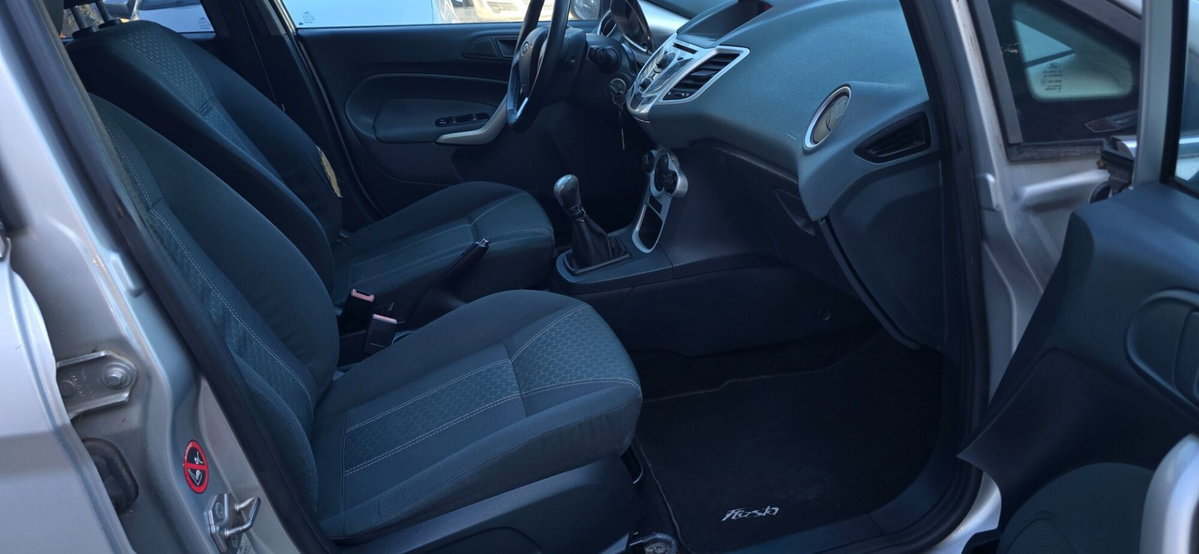 Ford Fiesta 1.4 TDCi 5p. Ghia (19)