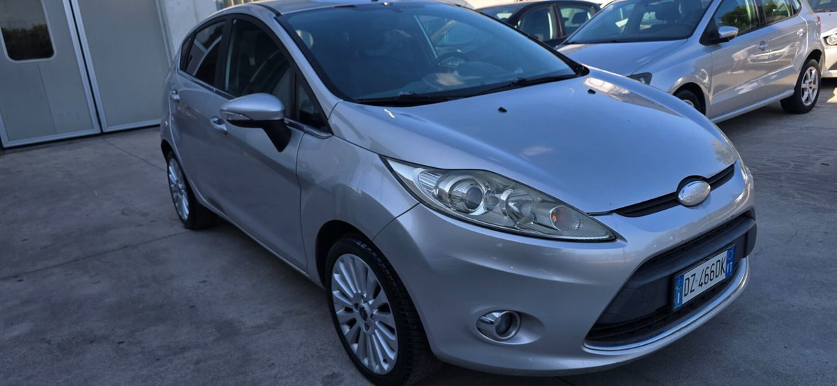 Ford Fiesta 1.4 TDCi 5p. Ghia (2)