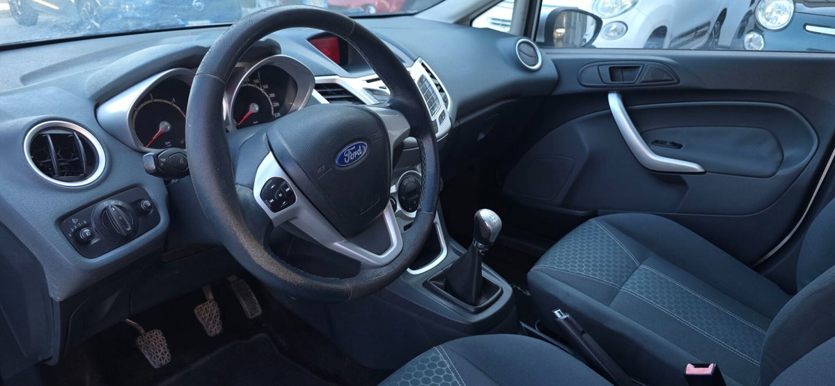 Ford Fiesta 1.4 TDCi 5p. Ghia (5)