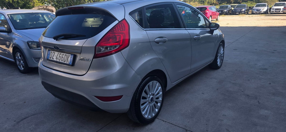 Ford Fiesta 1.4 TDCi 5p. Ghia (8)