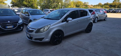 Opel Corsa 1.2i 16V cat 5 porte Cosmo usata