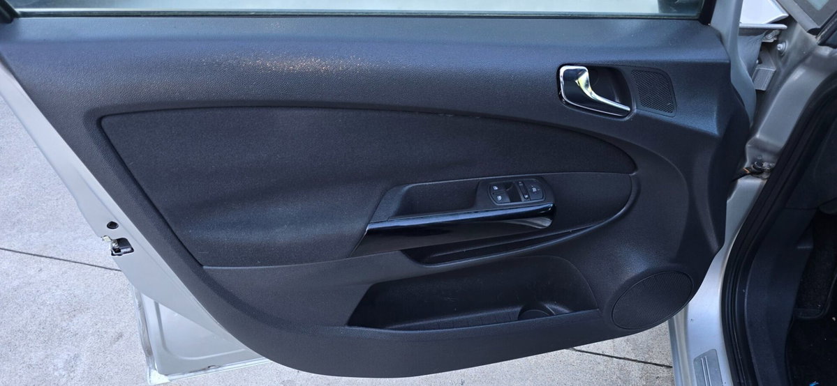Opel Corsa 1.2i 16V cat 5 porte Cosmo (15)