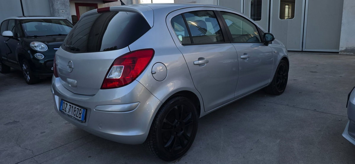Opel Corsa 1.2i 16V cat 5 porte Cosmo (5)