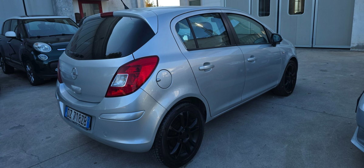 Opel Corsa 1.2i 16V cat 5 porte Cosmo (7)