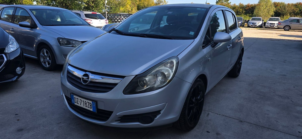 Opel Corsa 1.2i 16V cat 5 porte Cosmo (8)