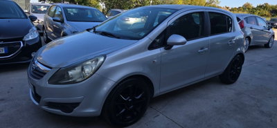 Opel Corsa 1.2i 16V cat 5 porte Cosmo (9)