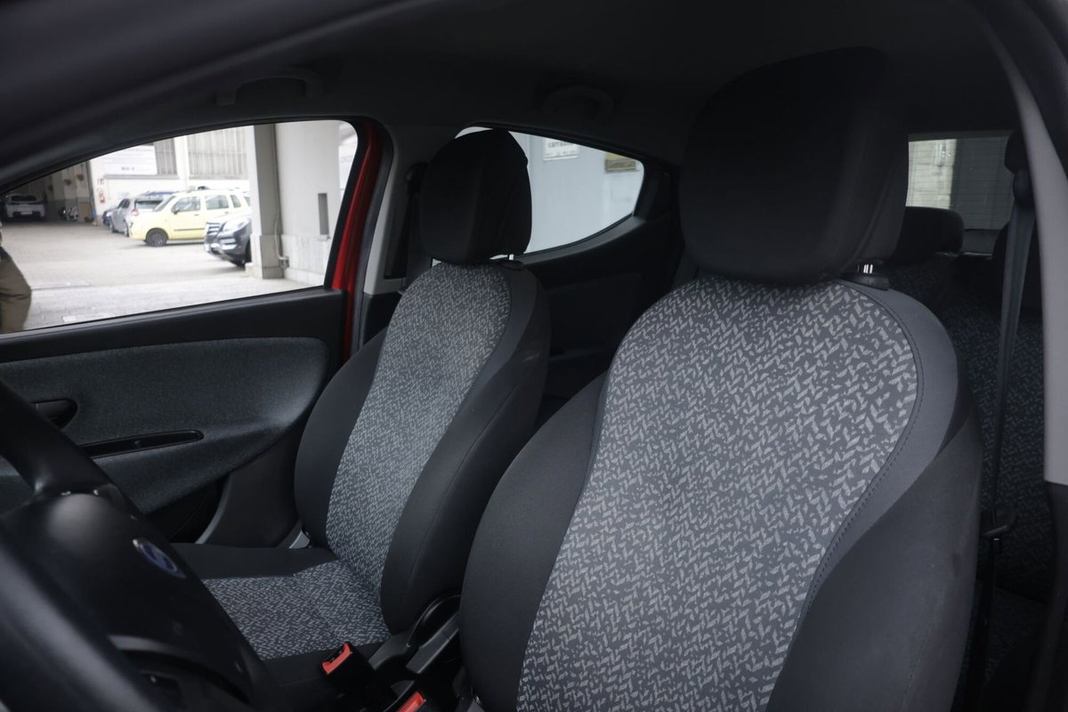 Lancia Ypsilon 1.0 FireFly 5 porte S&S Hybrid Silver Plus (16)
