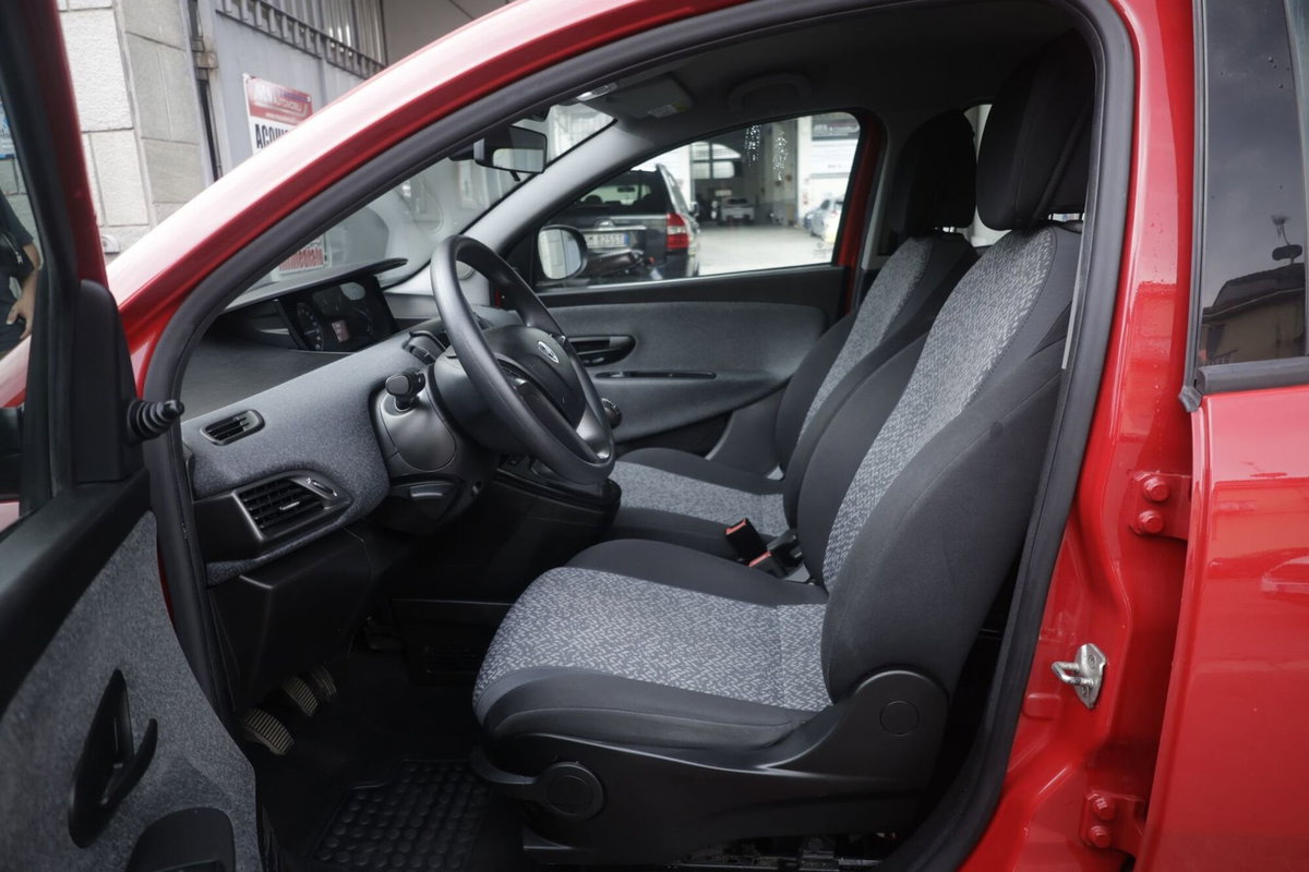 Lancia Ypsilon 1.0 FireFly 5 porte S&S Hybrid Silver Plus (17)