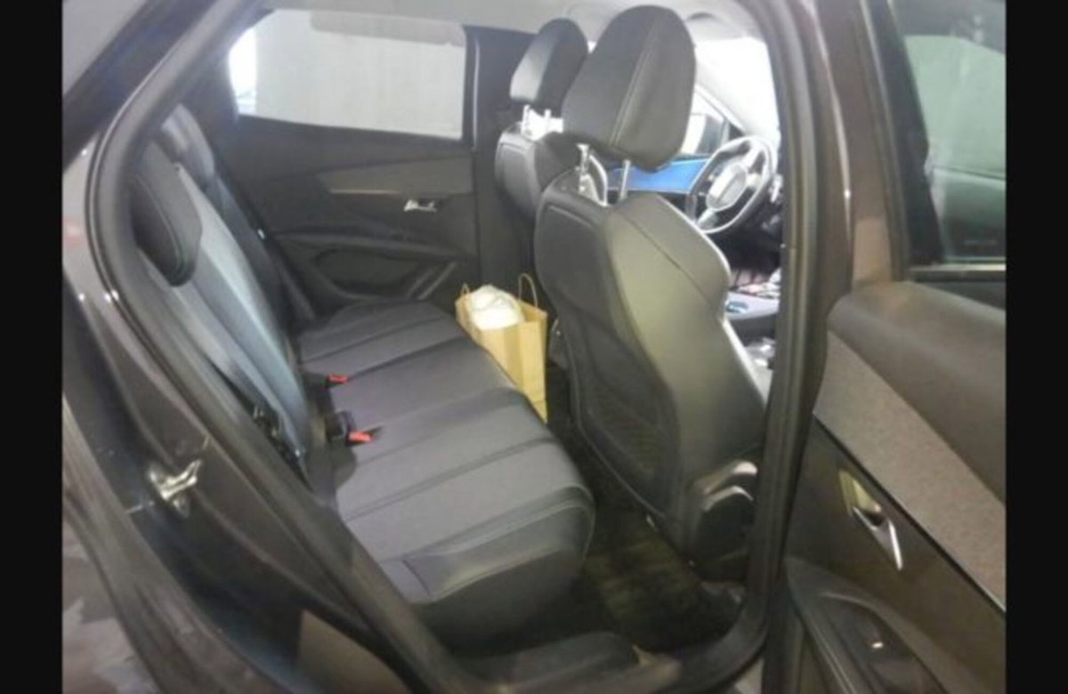 Peugeot 3008 BlueHDi 130 S&S EAT8 Allure Pack (7)