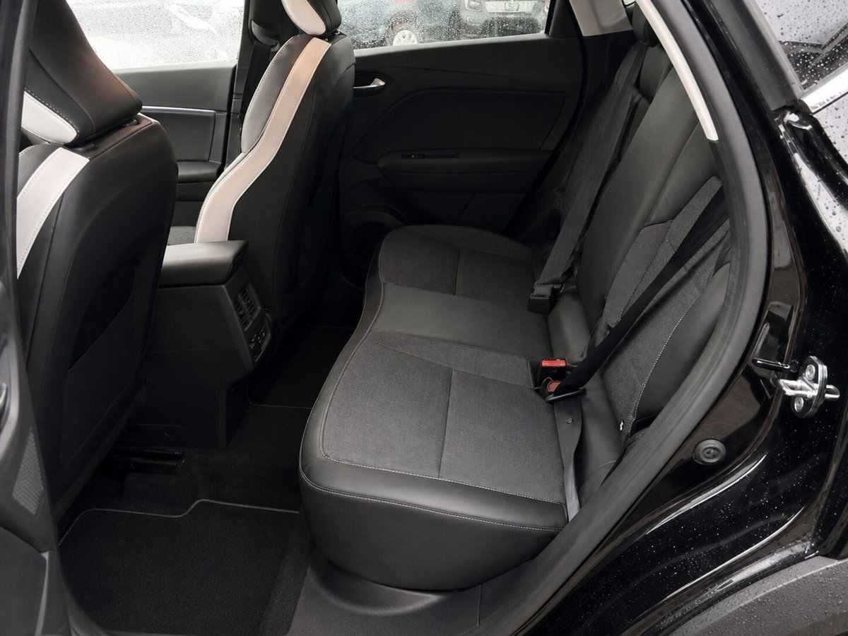 Renault Captur Mild Hybrid 140 CV Intens (6)