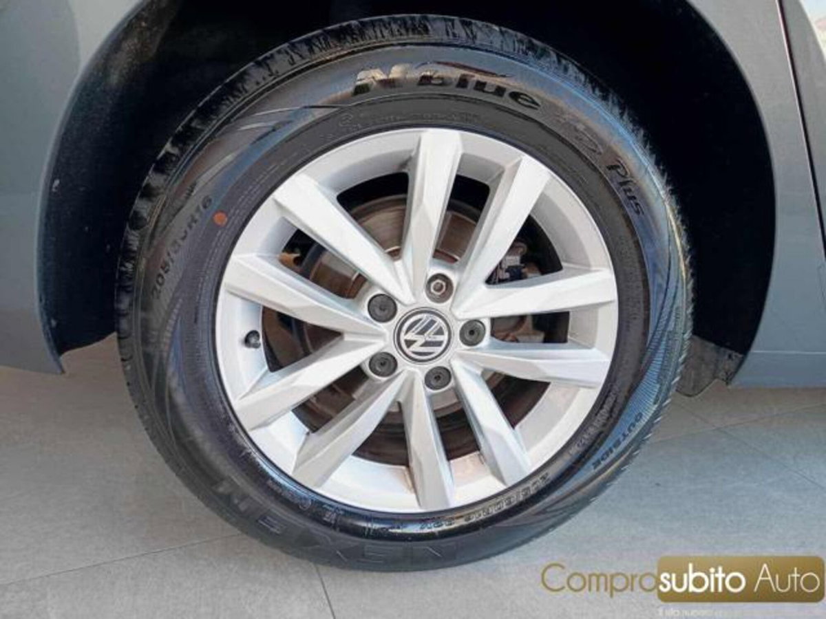 Volkswagen Touran 1.6 TDI 115 CV SCR DSG Executive BlueMotion Tech. (17)