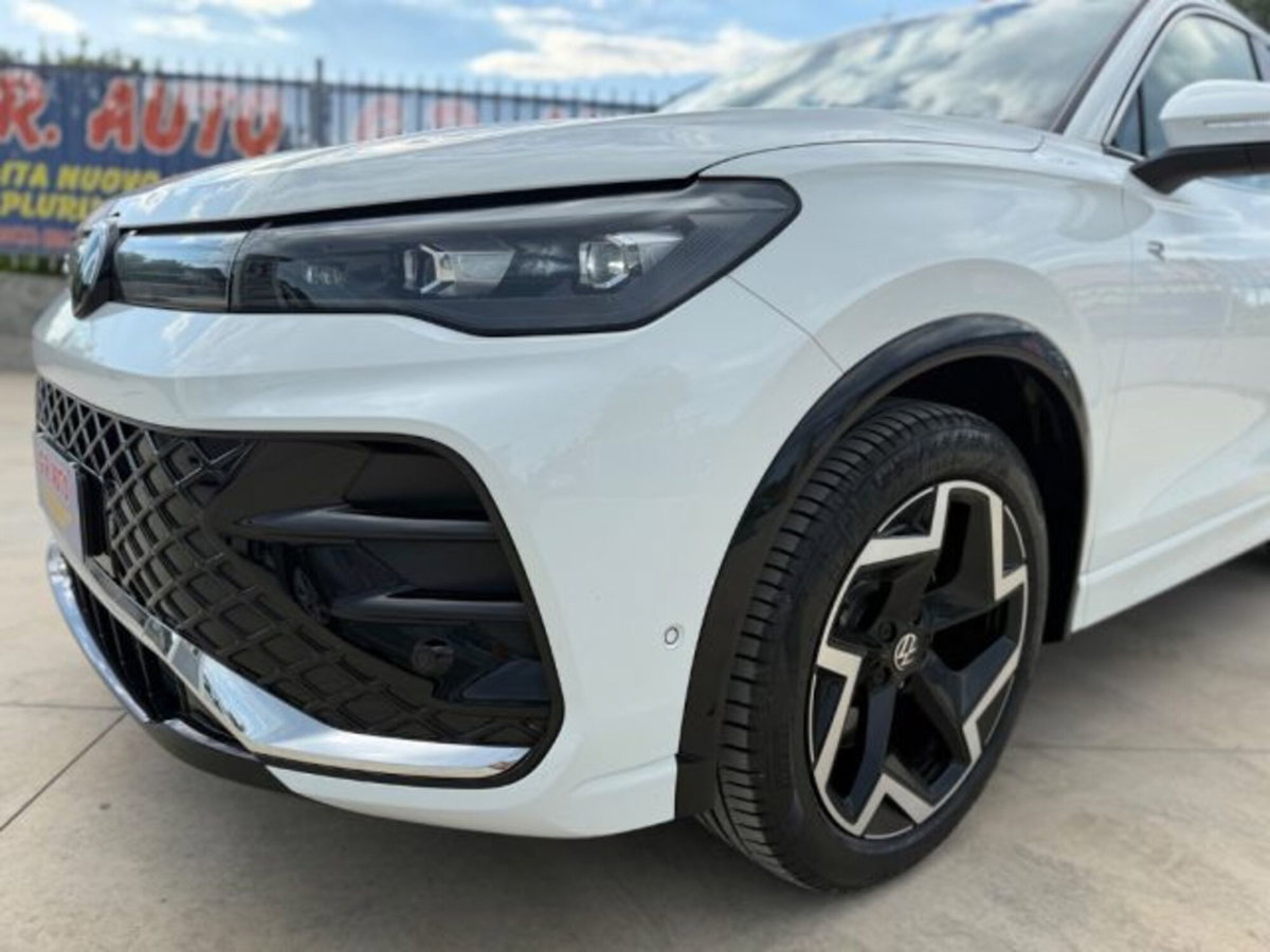 Volkswagen Tiguan 2.0 tdi R-Line 150cv dsg (12)