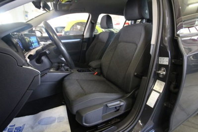 Volkswagen Golf Variant 2.0 TDI SCR DSG Life (19)