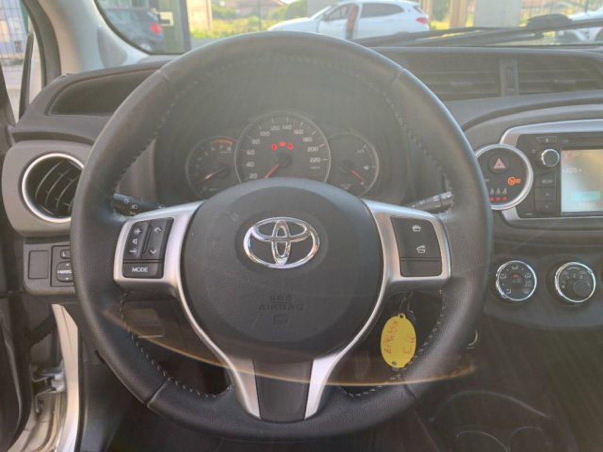 Toyota Yaris 1.0 5 porte Active (15)