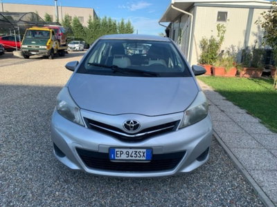 Toyota Yaris 1.0 5 porte Active (2)