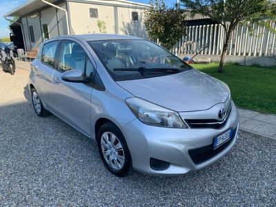 Toyota Yaris 1.0 5 porte Active (3)