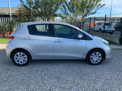 Toyota Yaris 1.0 5 porte Active (4)