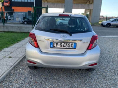 Toyota Yaris 1.0 5 porte Active (6)