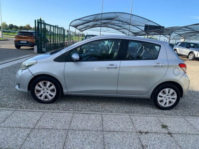 Toyota Yaris 1.0 5 porte Active (8)