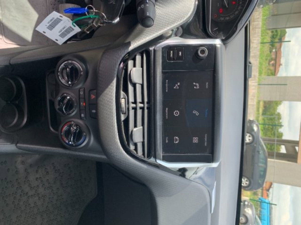 Peugeot 208 82 Stop&Start 5 porte Signature (15)