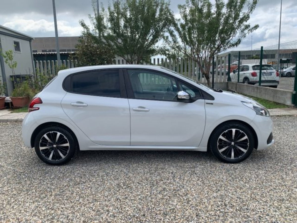 Peugeot 208 82 Stop&Start 5 porte Signature (4)