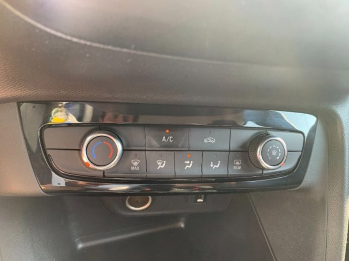 Opel Corsa 1.2 Elegance (14)