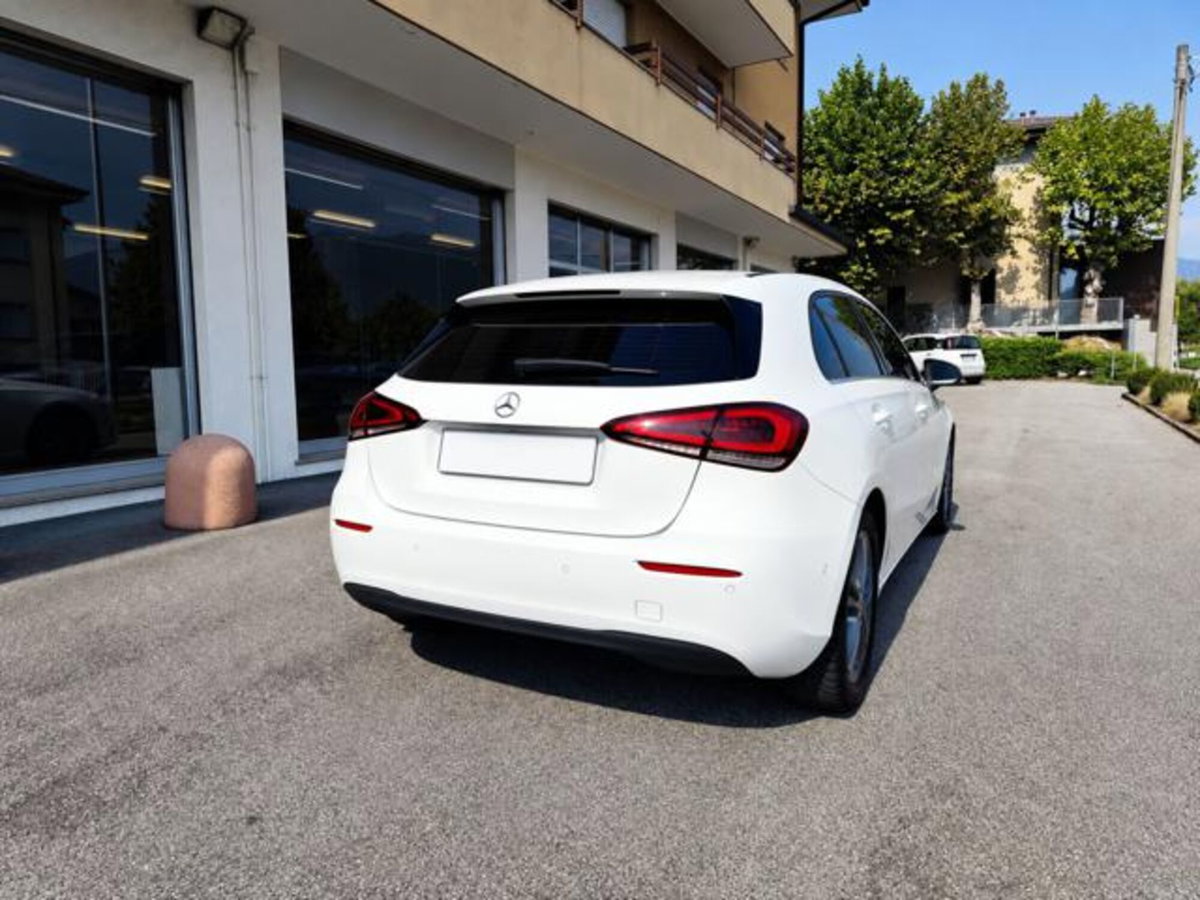 Mercedes-Benz Classe A Sedan 180 d Automatic 4p. Business (14)