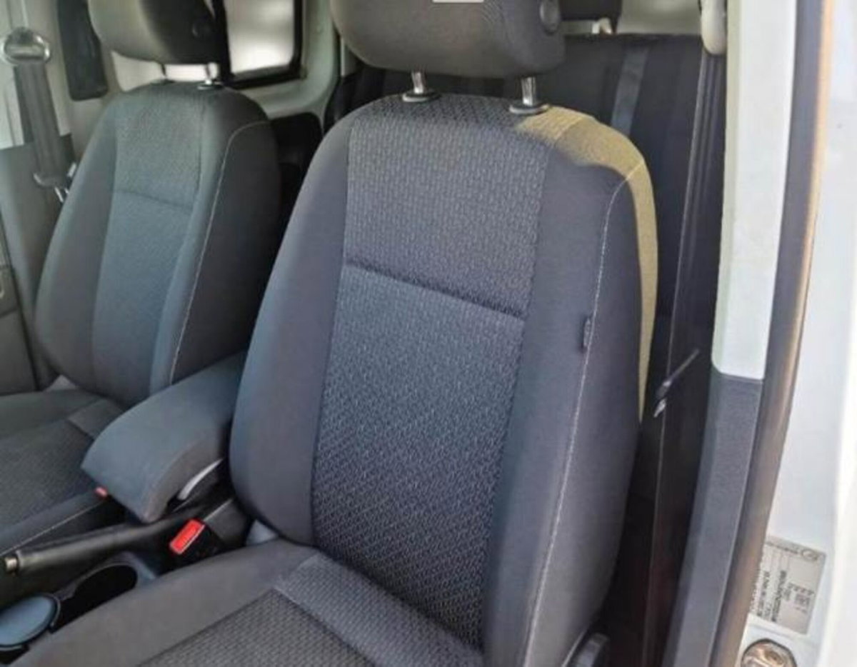 Volkswagen Caddy 2.0 TDI 102 CV Maxi (7)