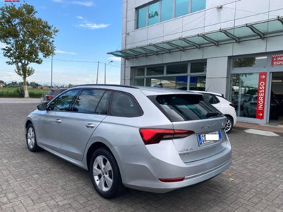 Skoda Octavia Station Wagon 2.0 TDI EVO SCR DSG Wagon Style (2)