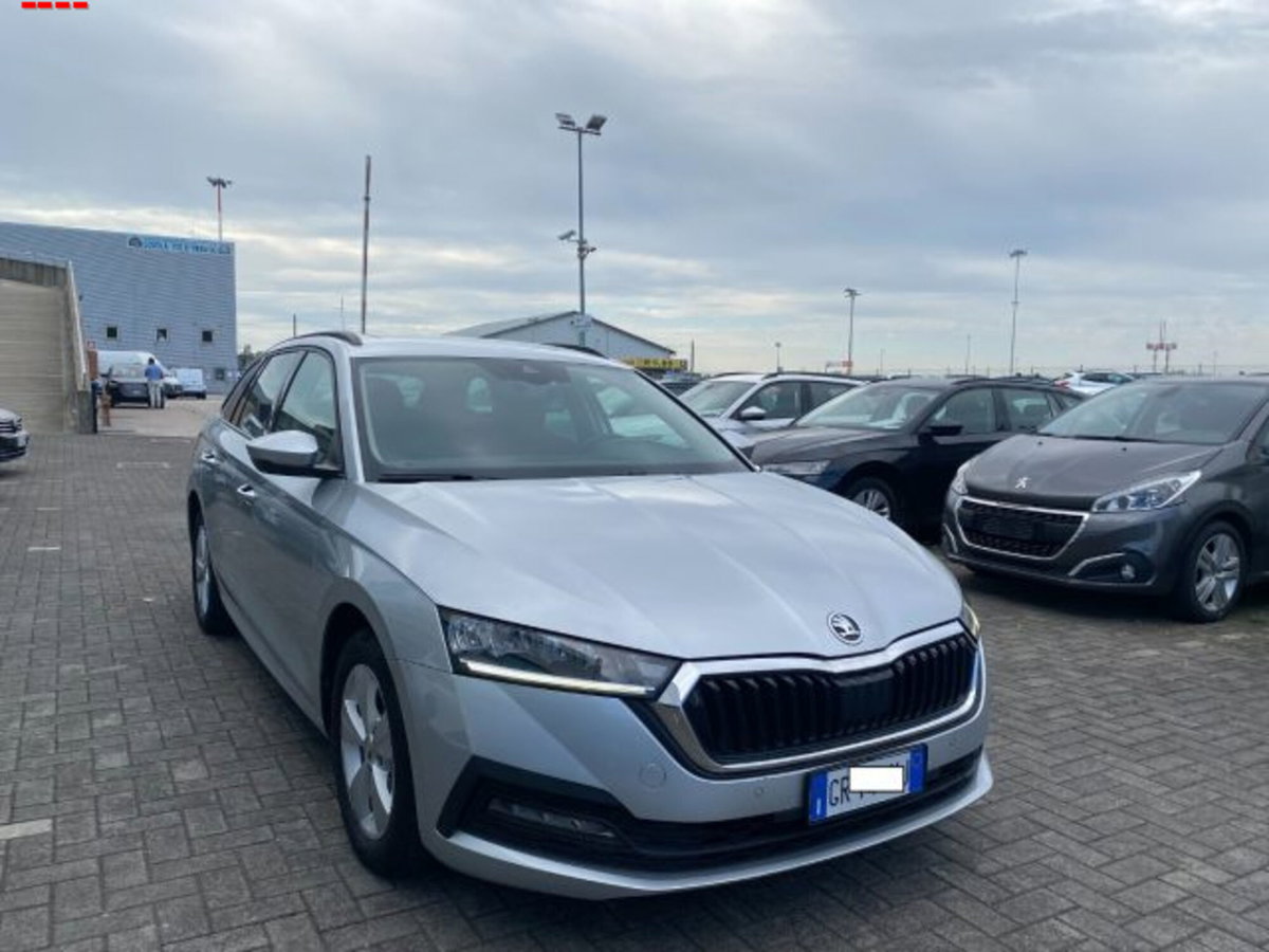 Skoda Octavia Station Wagon 2.0 TDI EVO SCR DSG Wagon Style (4)