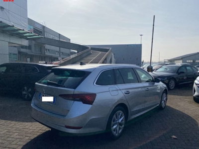 Skoda Octavia Station Wagon 2.0 TDI EVO SCR DSG Wagon Style (4)
