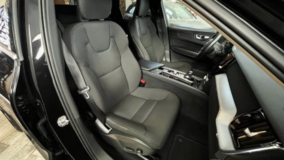 Volvo XC60 B4 (d) AWD Geartronic Momentum N1 (6)