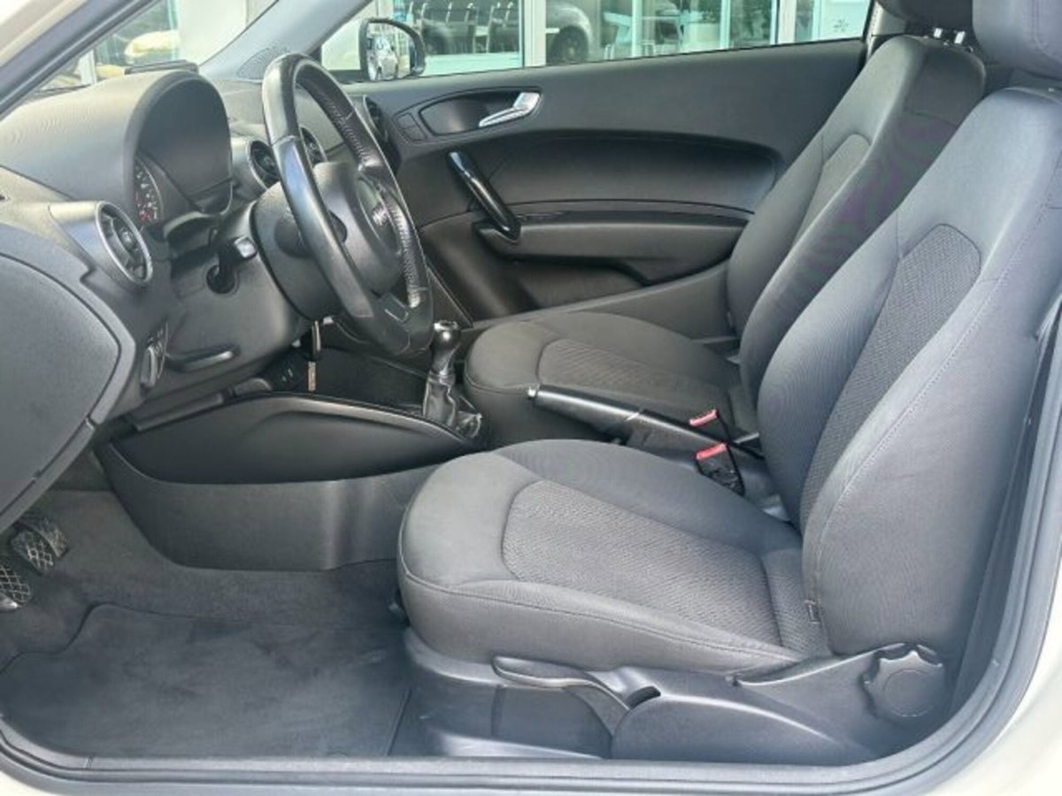 Audi A1 1.6 TDI Attraction (10)