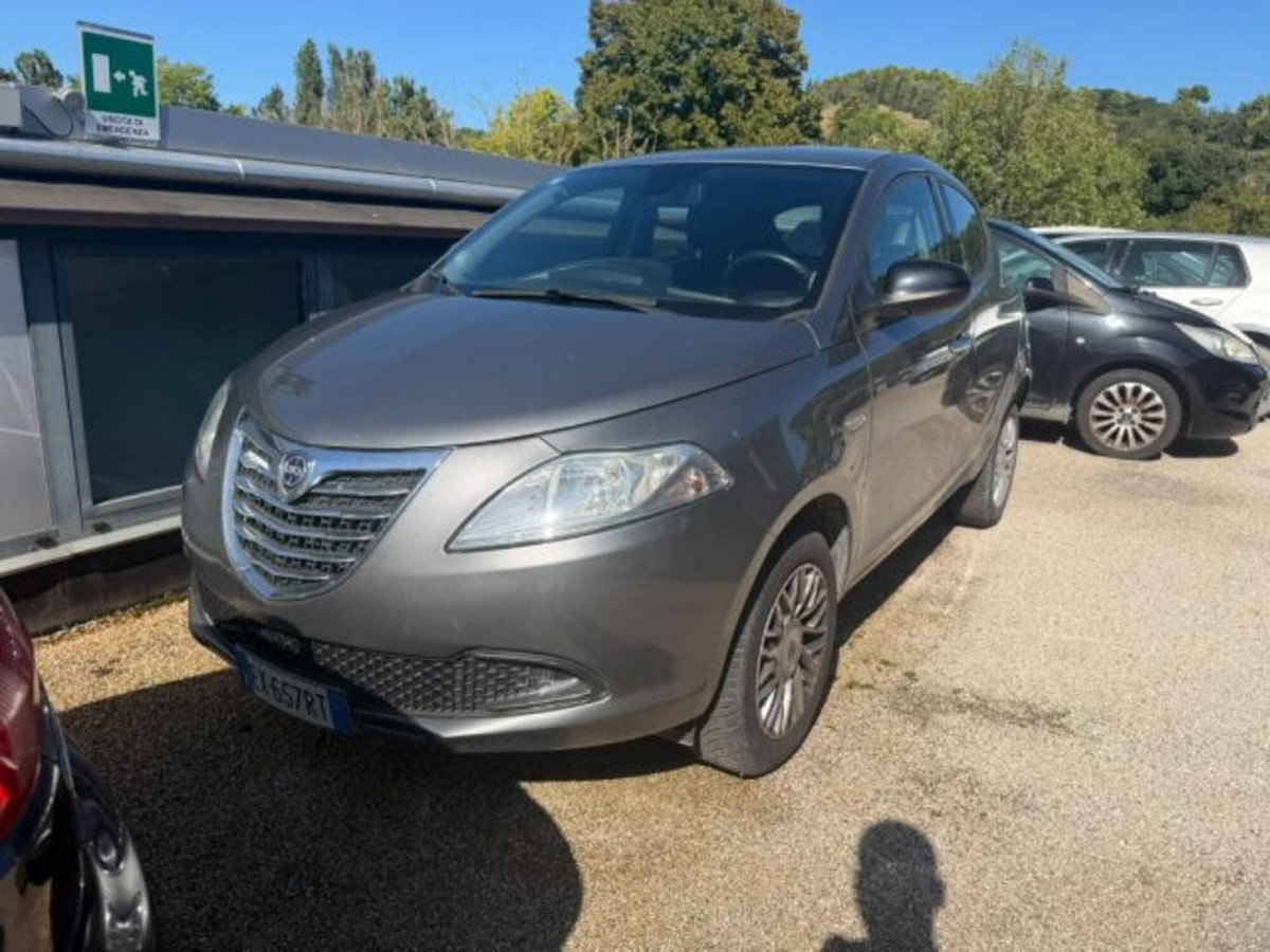 Lancia Ypsilon 0.9 TwinAir 85 CV 5 porte Metano Ecochic Elle