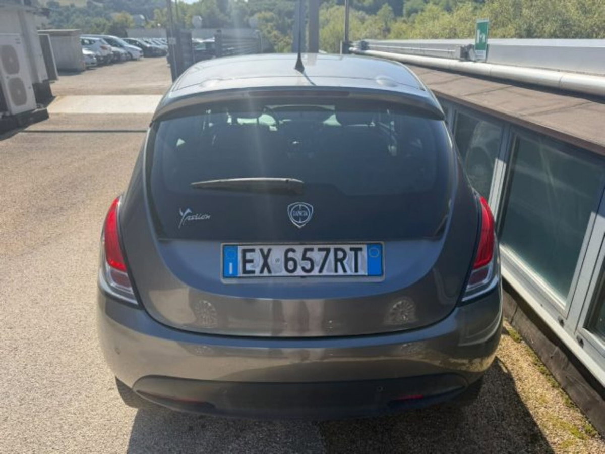 Lancia Ypsilon 0.9 TwinAir 85 CV 5 porte Metano Ecochic Elle (4)