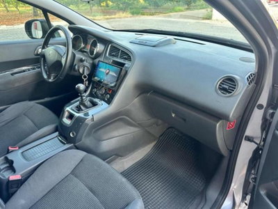 Peugeot 5008 1.6 HDi 115CV Access (11)