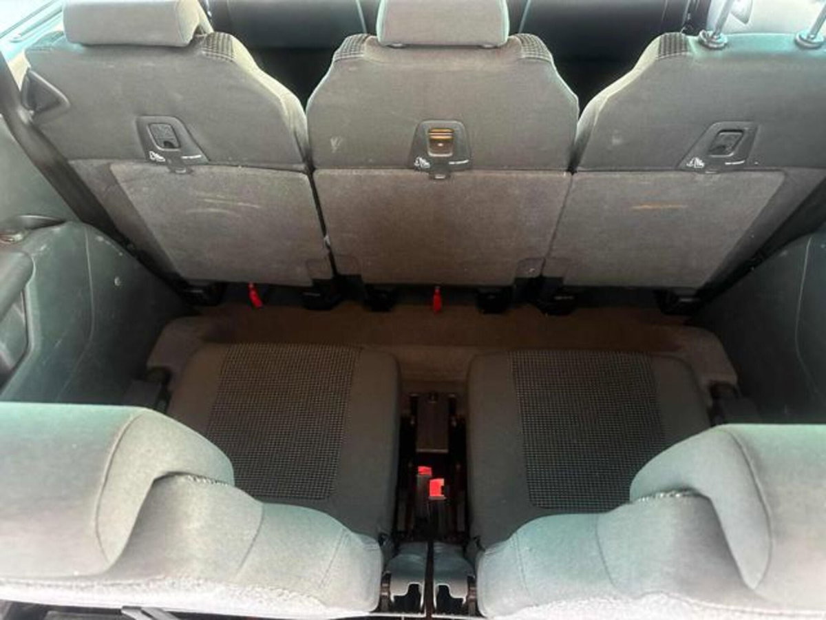 Peugeot 5008 1.6 HDi 115CV Access (16)