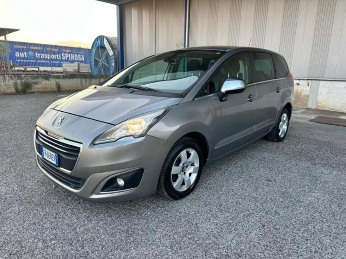 Peugeot 5008 1.6 HDi 115CV Access (2)