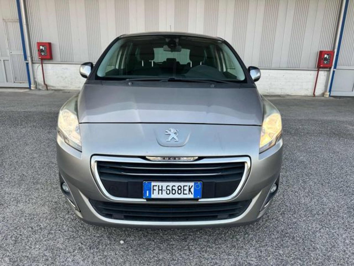 Peugeot 5008 1.6 HDi 115CV Access (3)