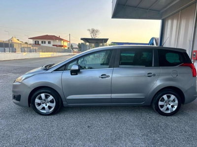 Peugeot 5008 1.6 HDi 115CV Access (4)