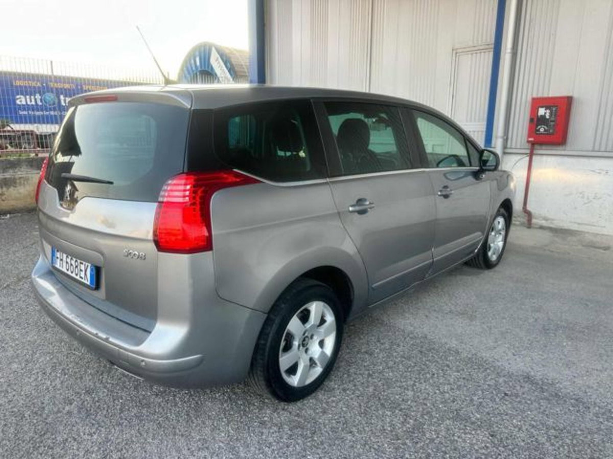 Peugeot 5008 1.6 HDi 115CV Access (6)