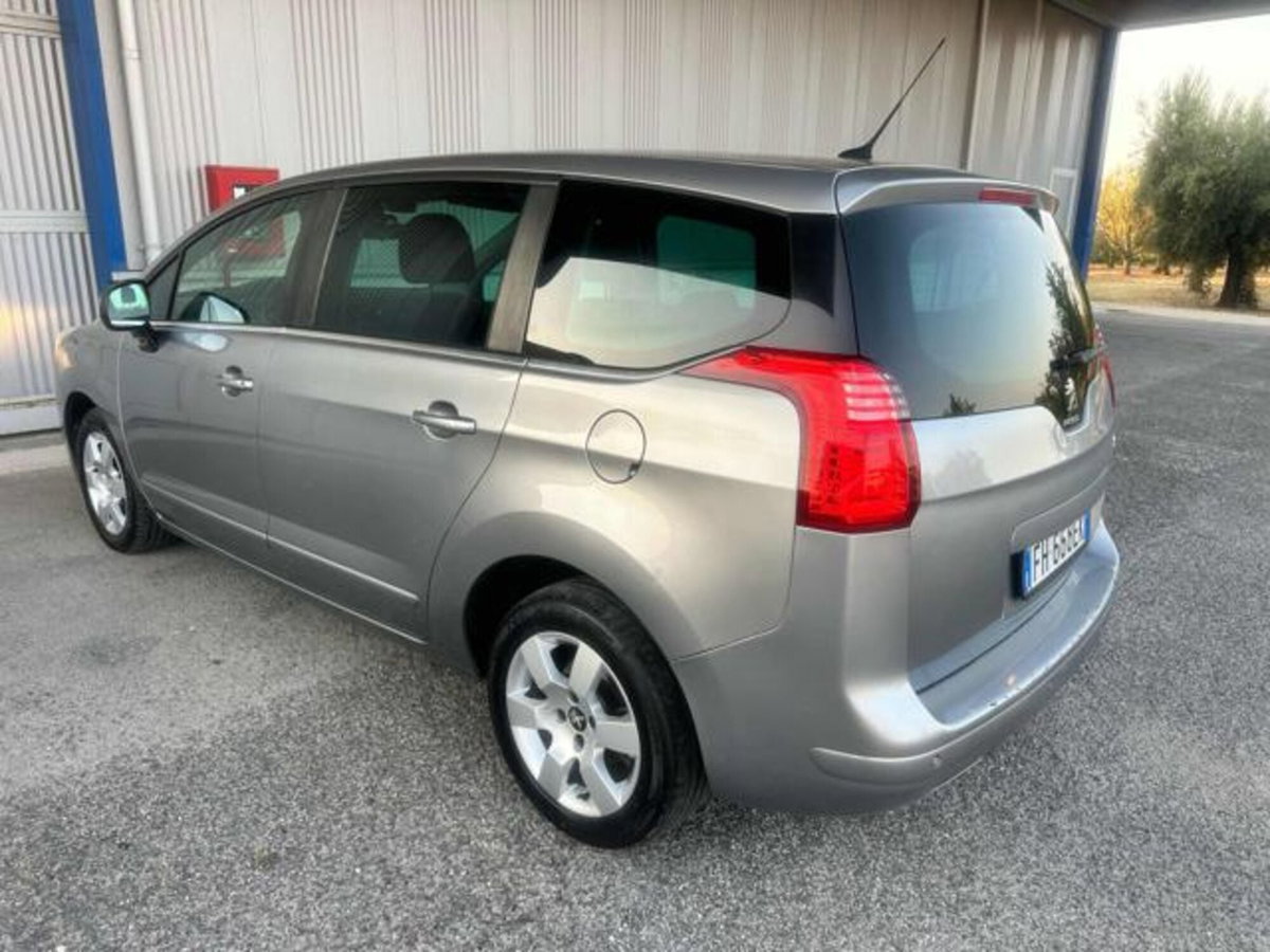 Peugeot 5008 1.6 HDi 115CV Access (8)