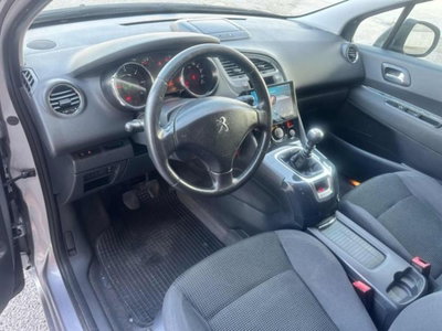 Peugeot 5008 1.6 HDi 115CV Access (9)