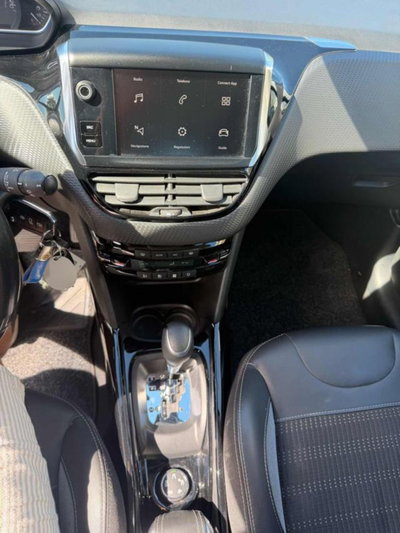 Peugeot 2008 Turbo 110 EAT6 S&S Allure (10)