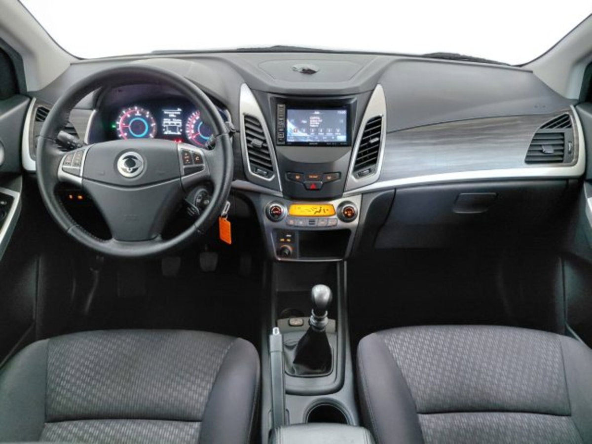 Ssangyong Korando 2.2 Diesel 2WD MT Limited (12)