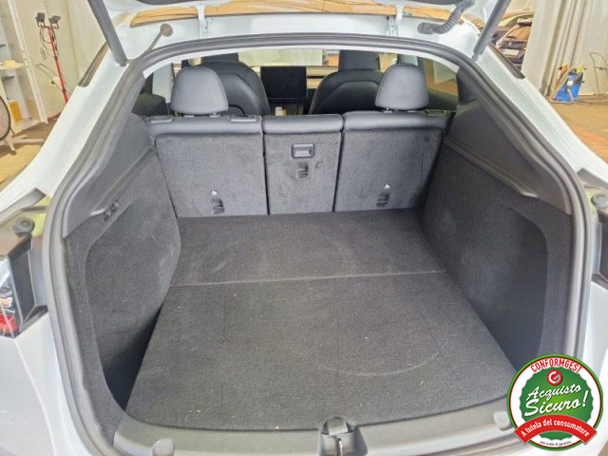 Tesla Model Y Long Range awd (6)