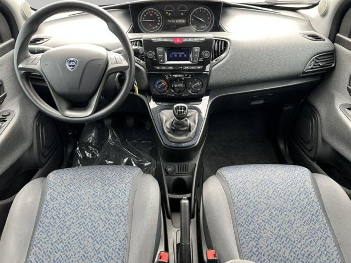 Lancia Ypsilon 1.0 FireFly 5 porte S&S Hybrid Silver Plus (13)