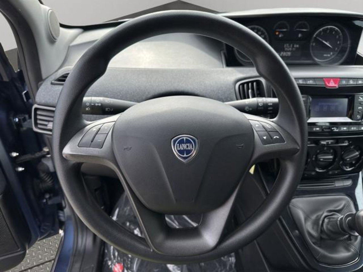 Lancia Ypsilon 1.0 FireFly 5 porte S&S Hybrid Silver Plus (8)