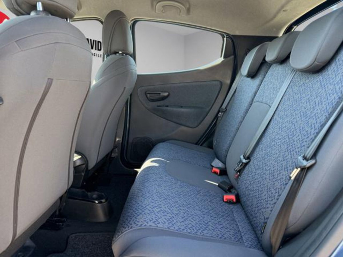 Lancia Ypsilon 1.0 FireFly 5 porte S&S Hybrid Silver Plus (12)