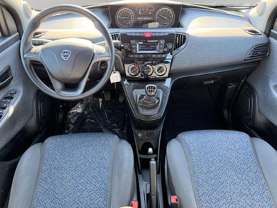 Lancia Ypsilon 1.0 FireFly 5 porte S&S Hybrid Silver Plus (13)